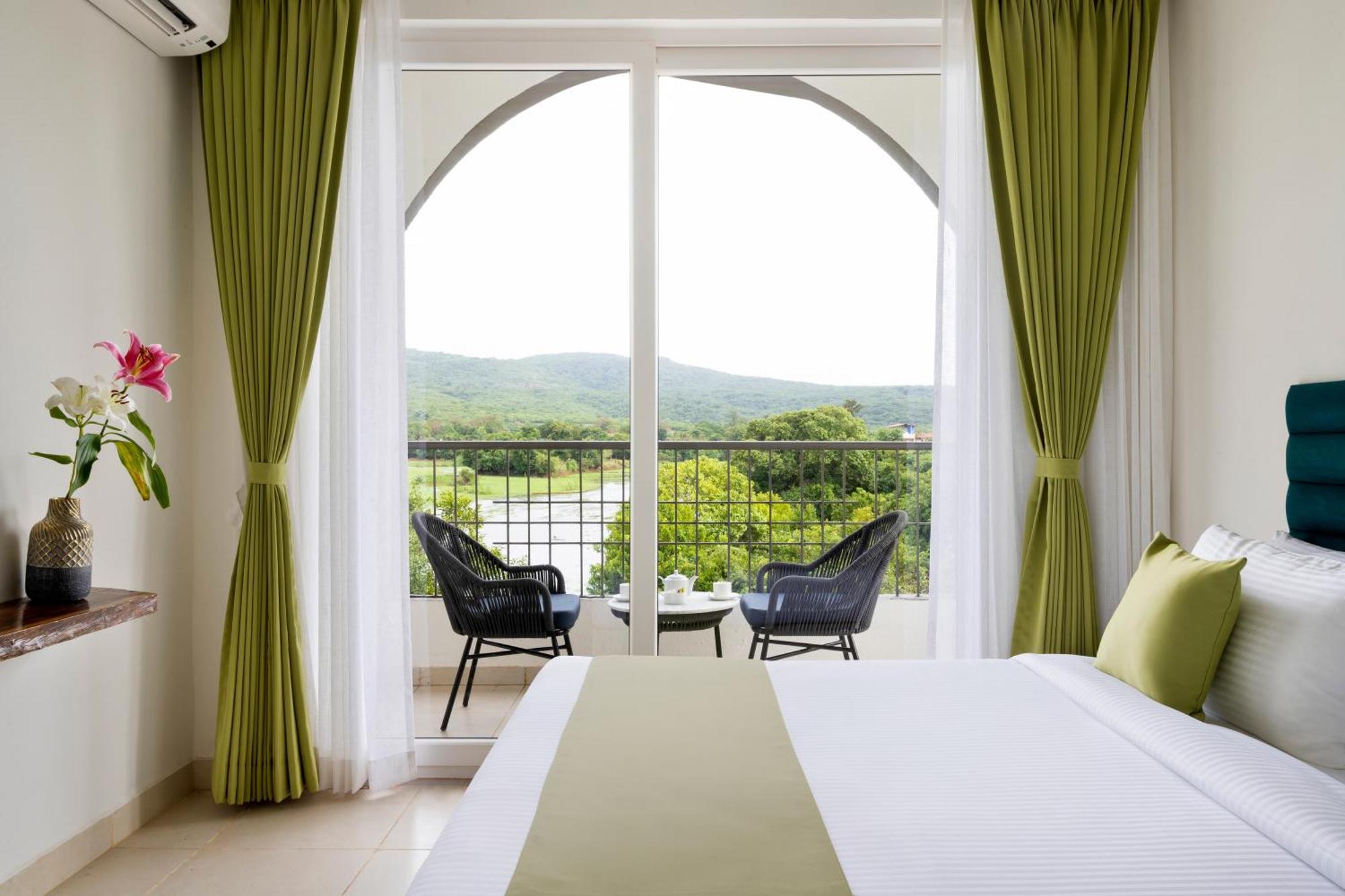 Stone Wood Hotel Amboli Amboli  Kültér fotó