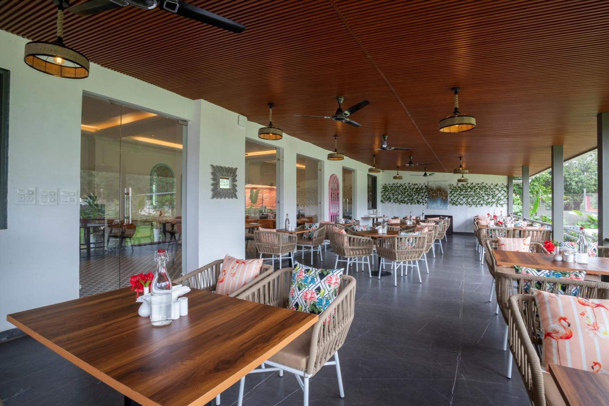 Stone Wood Hotel Amboli Amboli  Kültér fotó