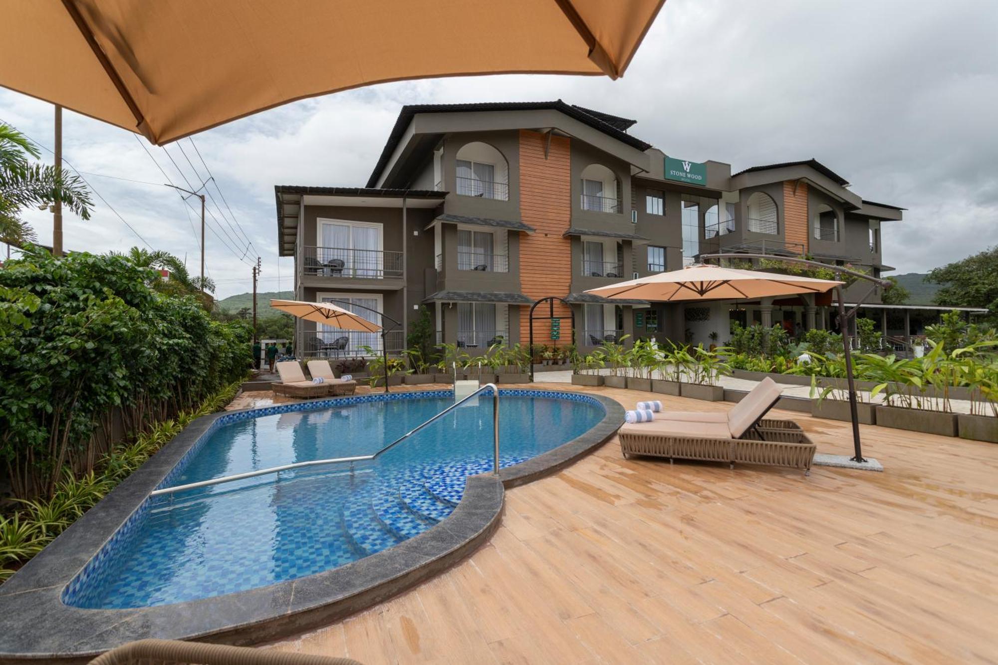Stone Wood Hotel Amboli Amboli  Kültér fotó