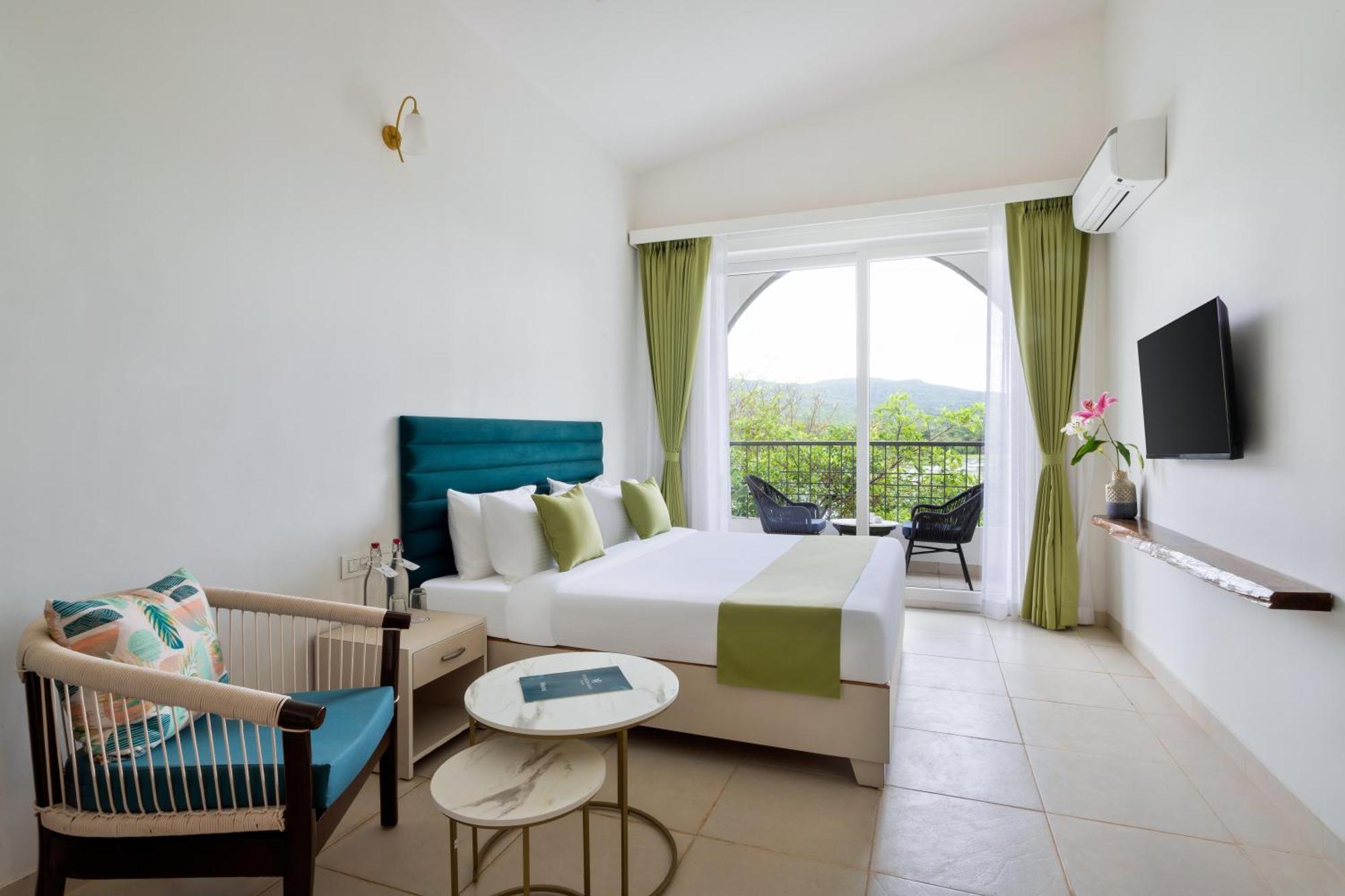 Stone Wood Hotel Amboli Amboli  Kültér fotó