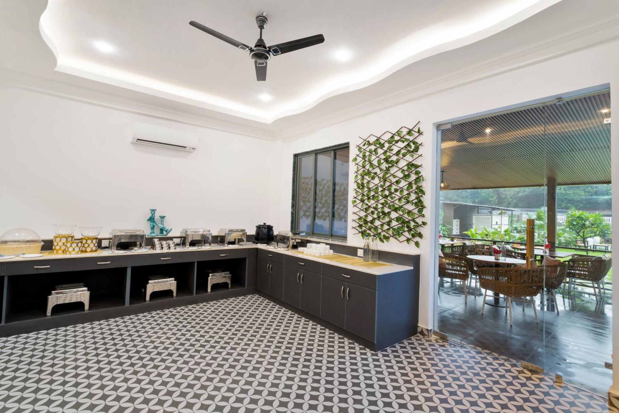Stone Wood Hotel Amboli Amboli  Kültér fotó