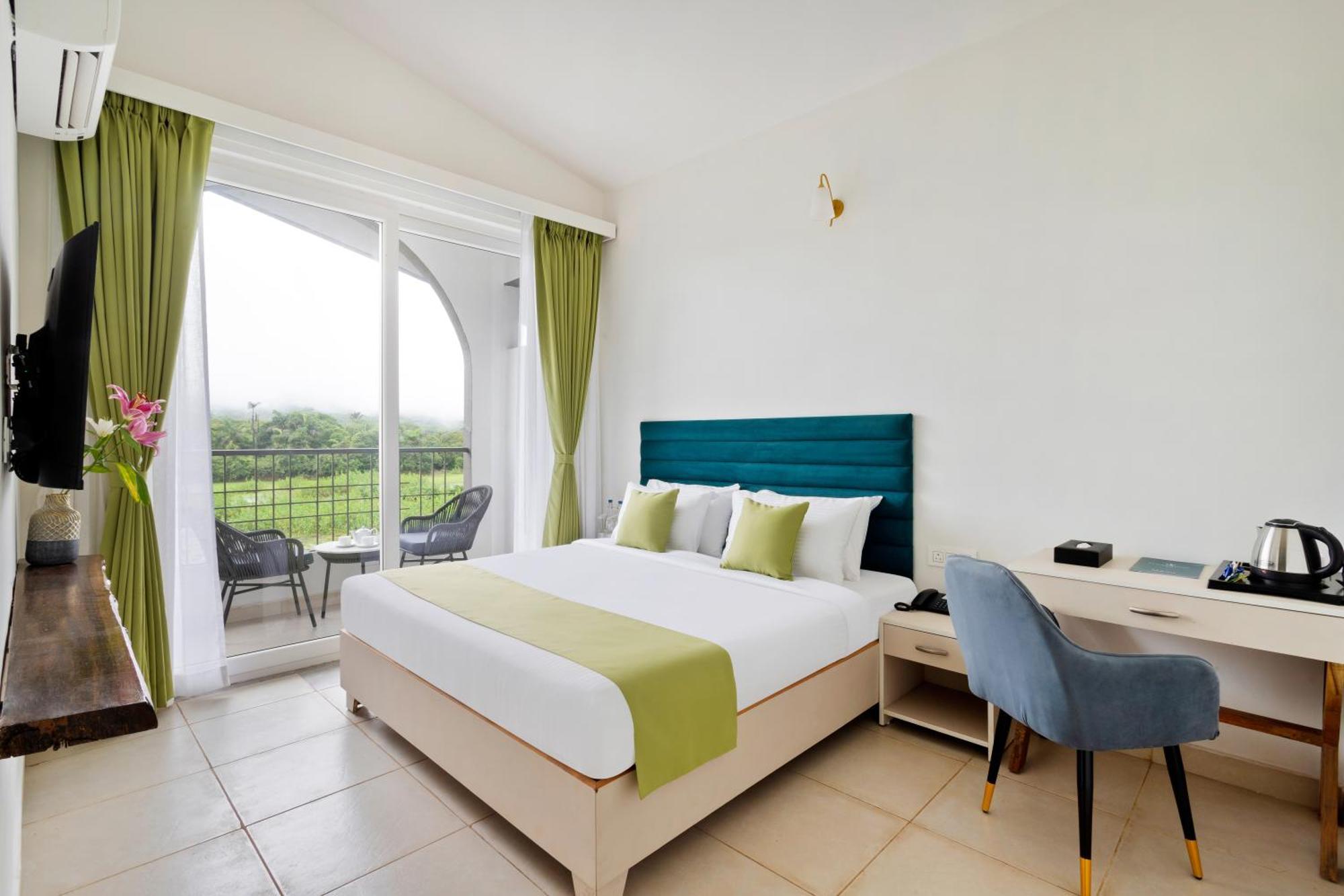 Stone Wood Hotel Amboli Amboli  Kültér fotó