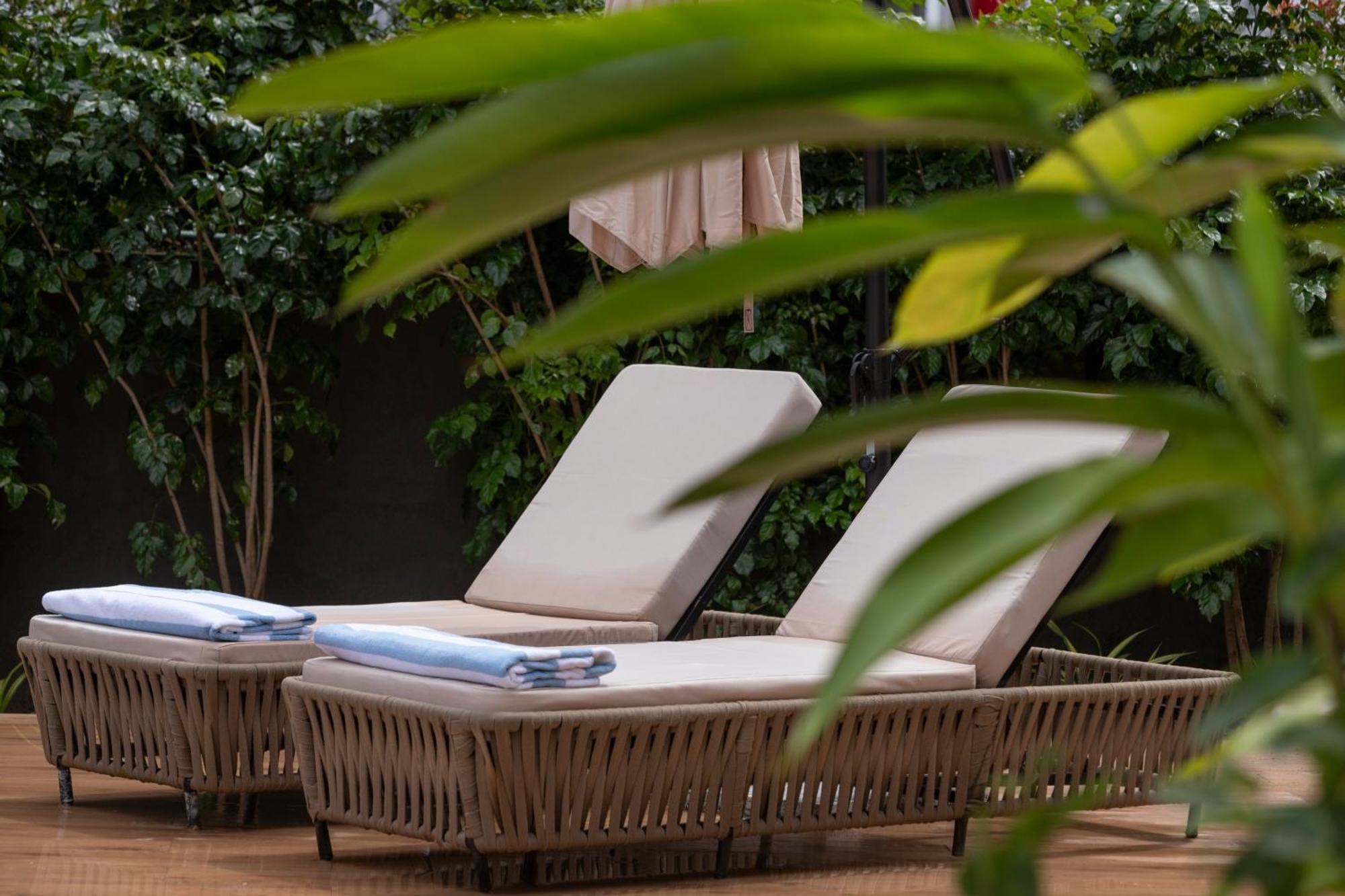 Stone Wood Hotel Amboli Amboli  Kültér fotó