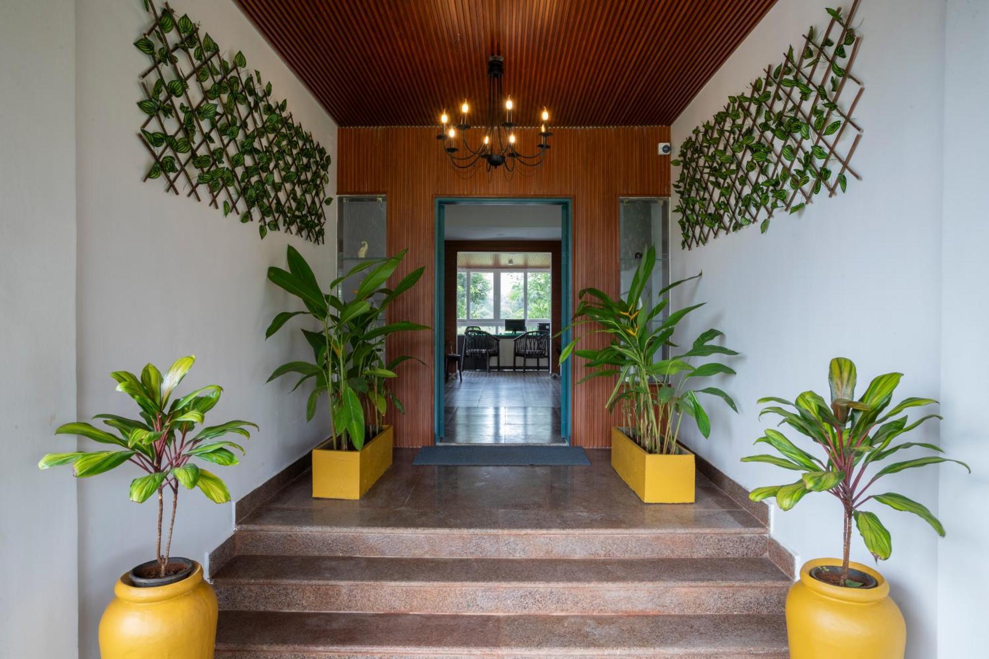 Stone Wood Hotel Amboli Amboli  Kültér fotó
