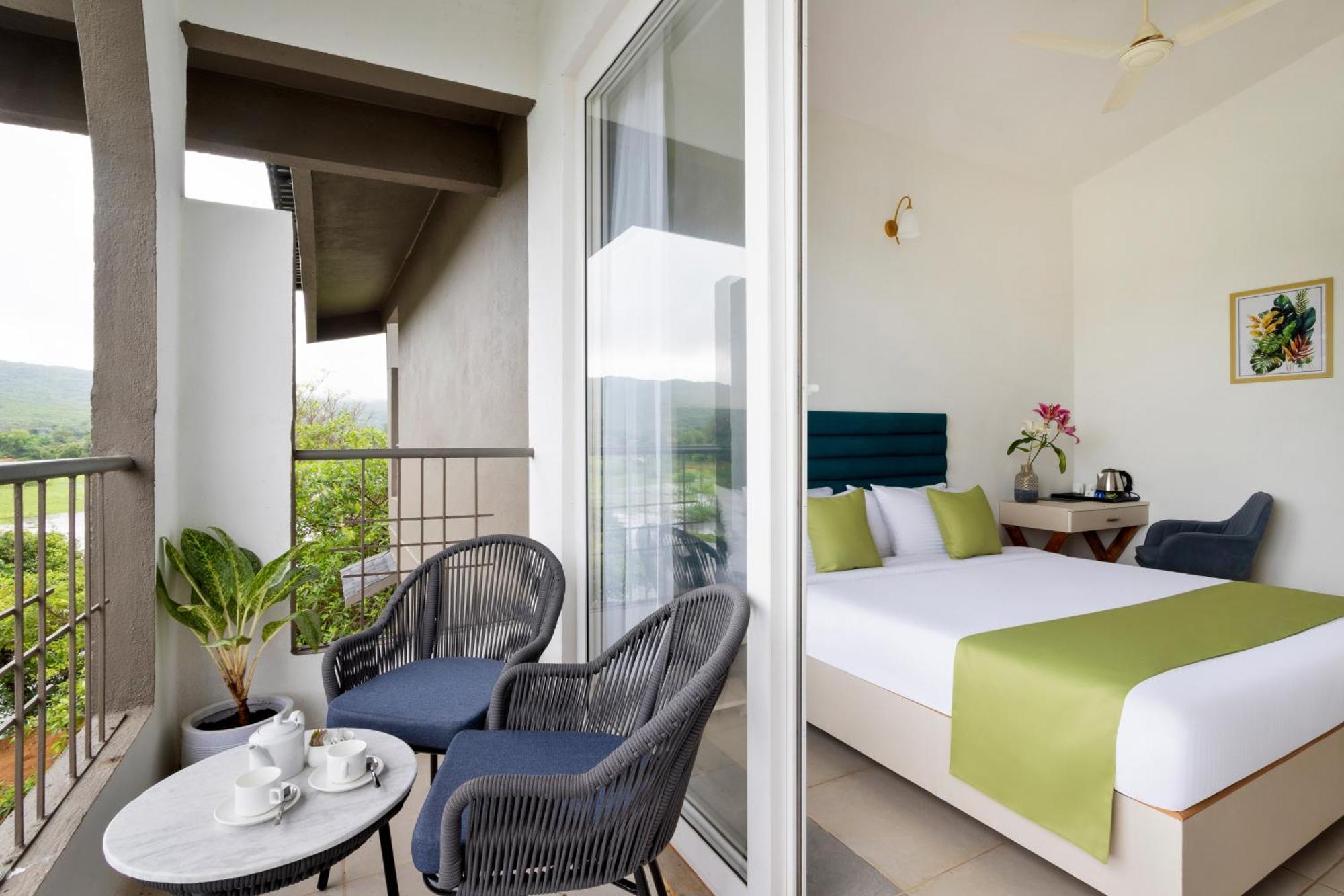 Stone Wood Hotel Amboli Amboli  Kültér fotó