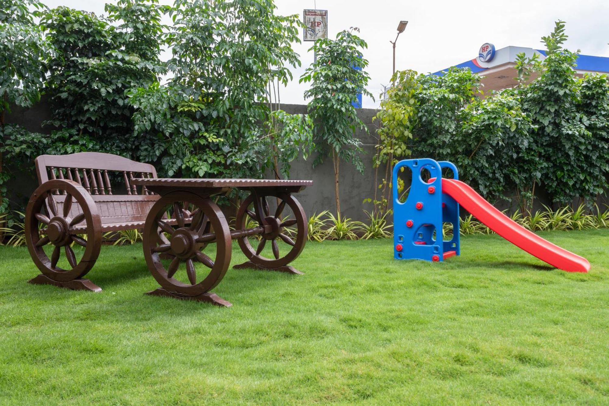 Stone Wood Hotel Amboli Amboli  Kültér fotó