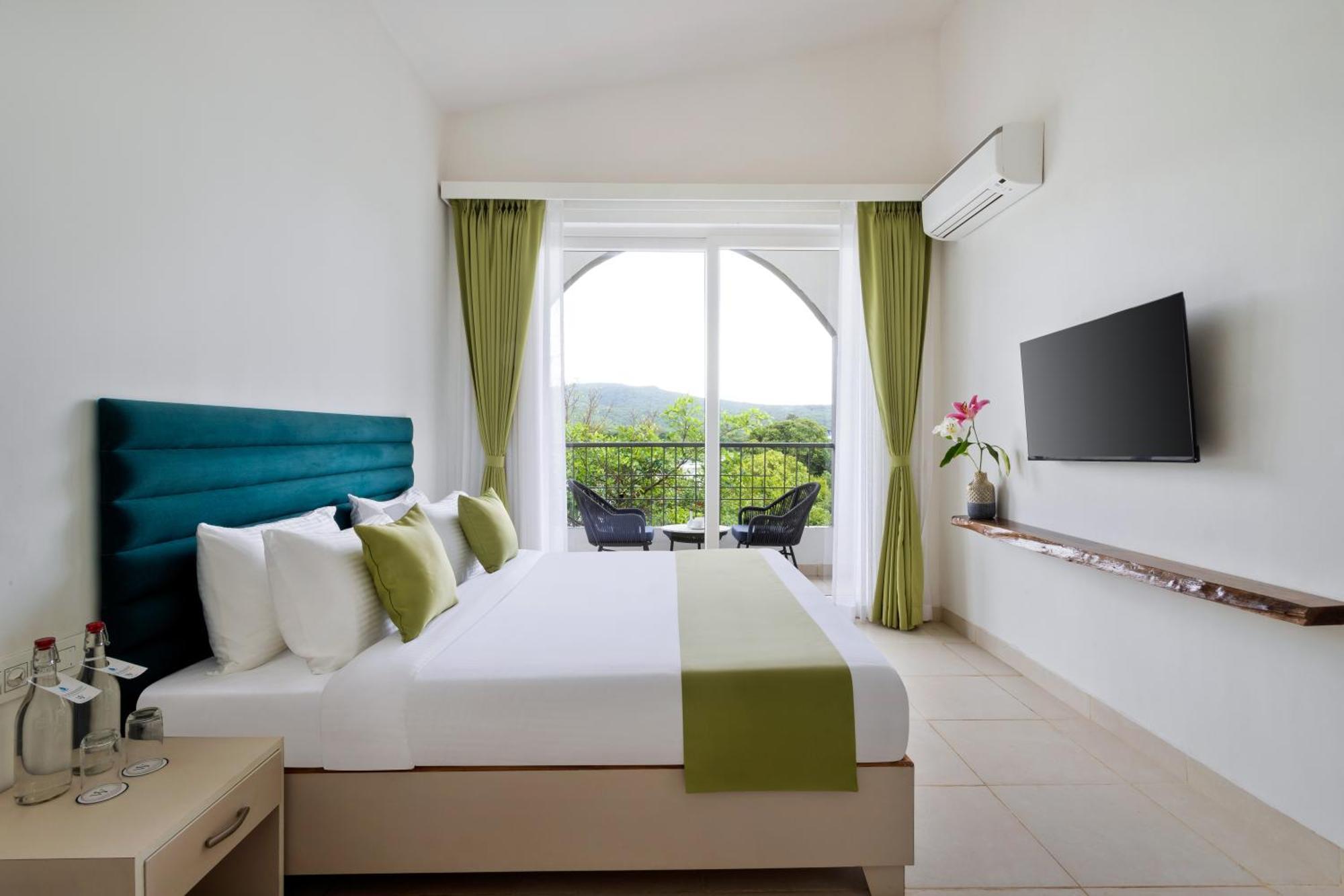 Stone Wood Hotel Amboli Amboli  Kültér fotó