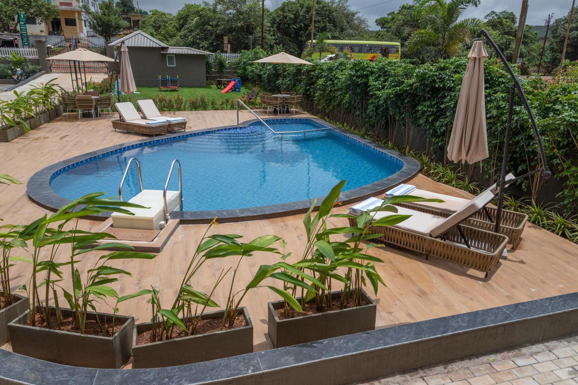 Stone Wood Hotel Amboli Amboli  Kültér fotó