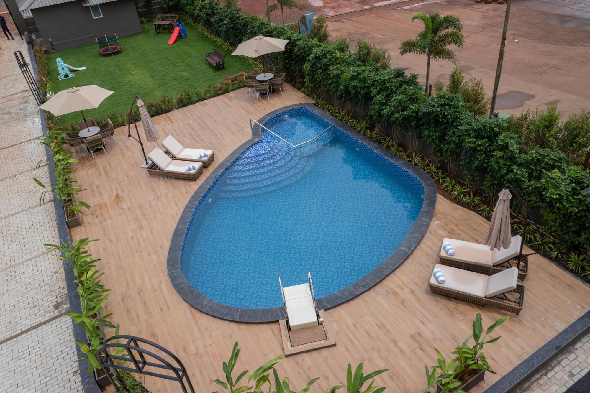 Stone Wood Hotel Amboli Amboli  Kültér fotó