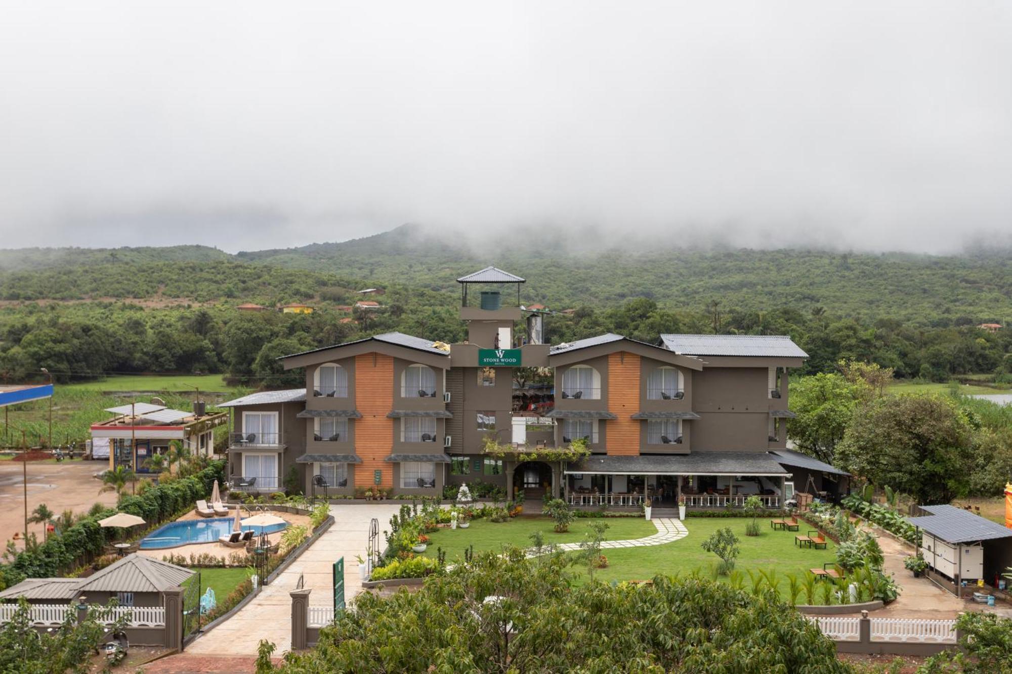 Stone Wood Hotel Amboli Amboli  Kültér fotó