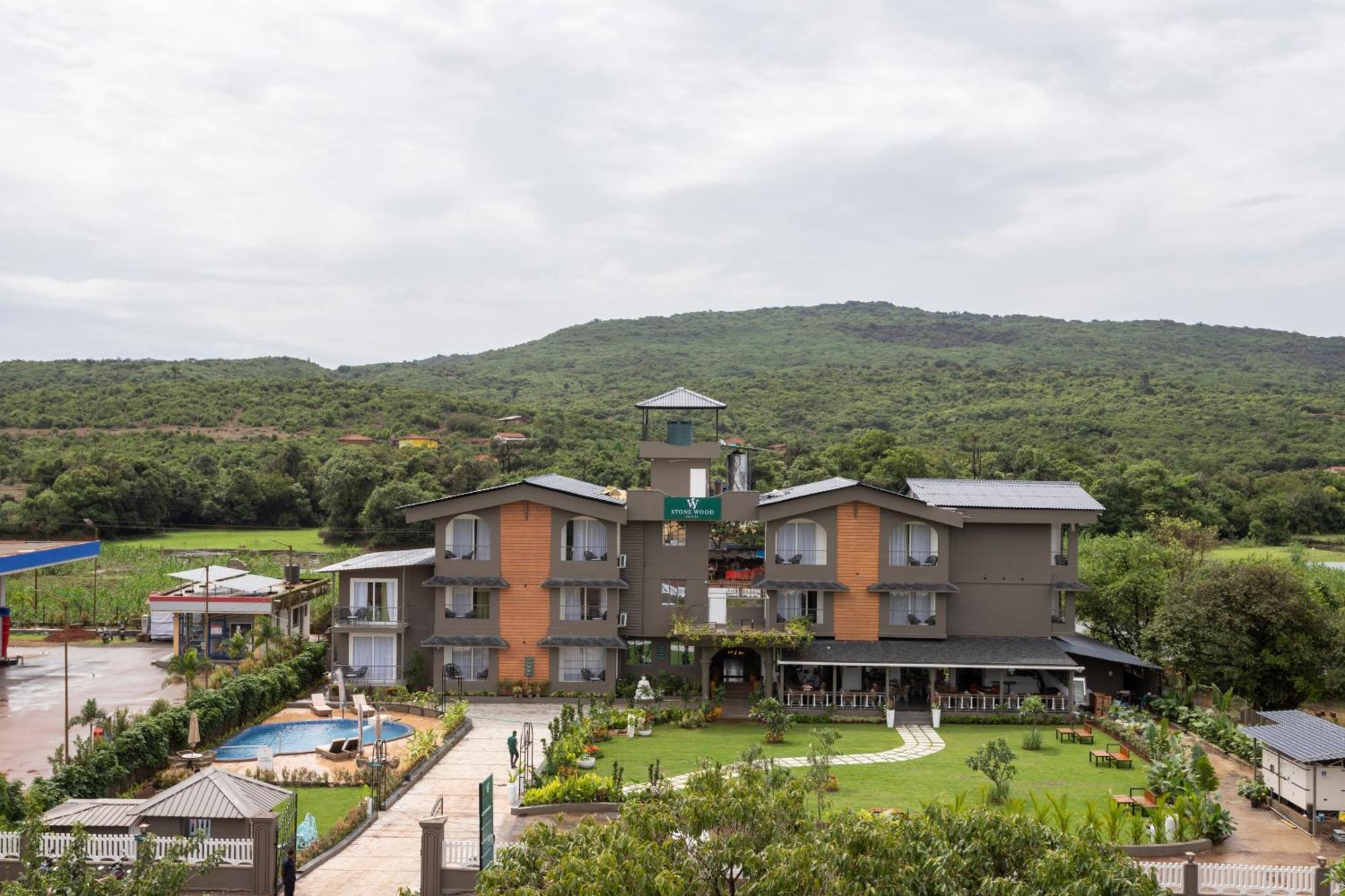 Stone Wood Hotel Amboli Amboli  Kültér fotó