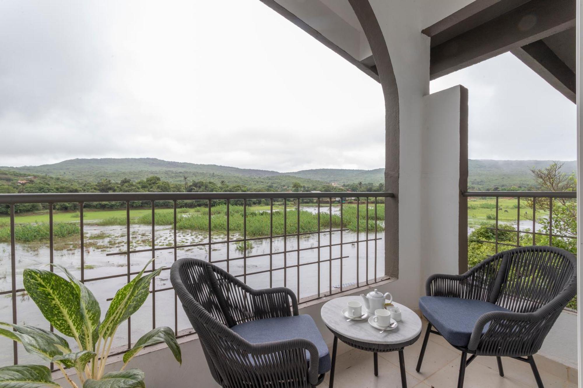Stone Wood Hotel Amboli Amboli  Kültér fotó