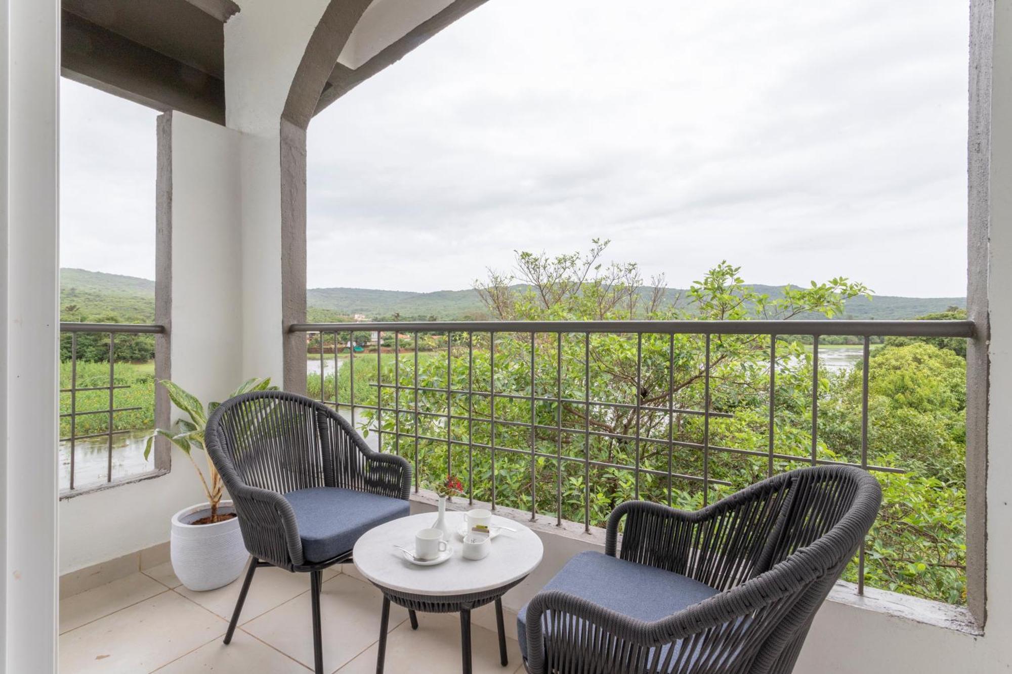 Stone Wood Hotel Amboli Amboli  Kültér fotó
