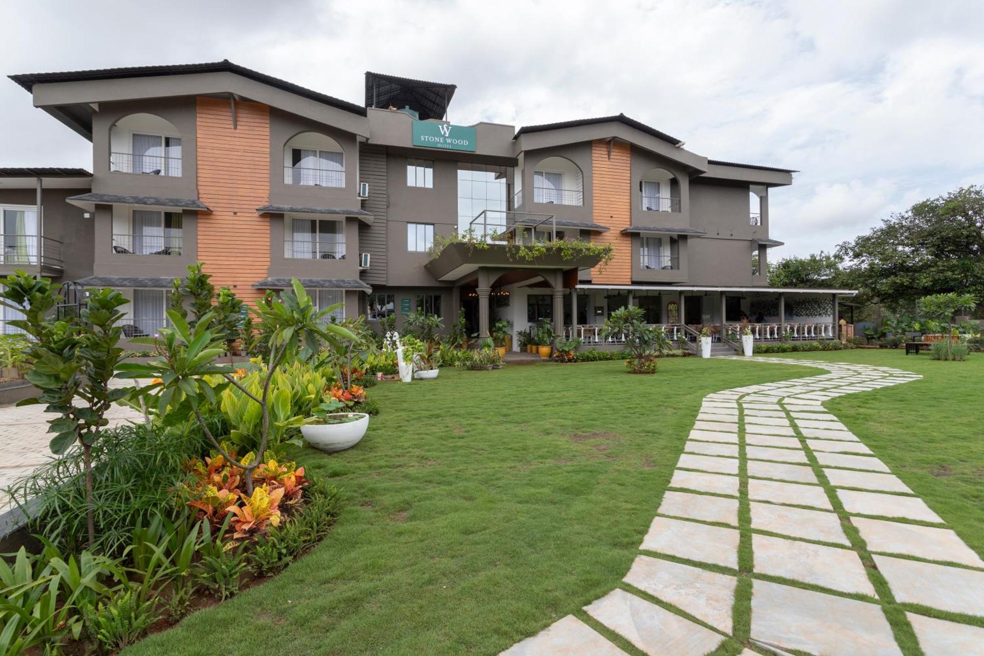 Stone Wood Hotel Amboli Amboli  Kültér fotó