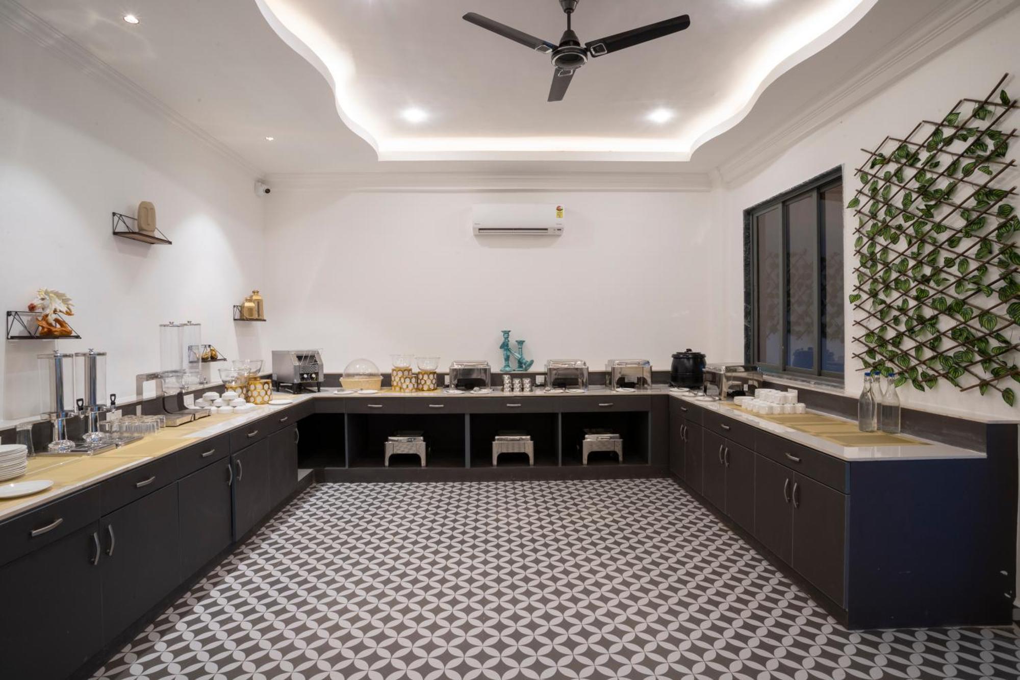 Stone Wood Hotel Amboli Amboli  Kültér fotó